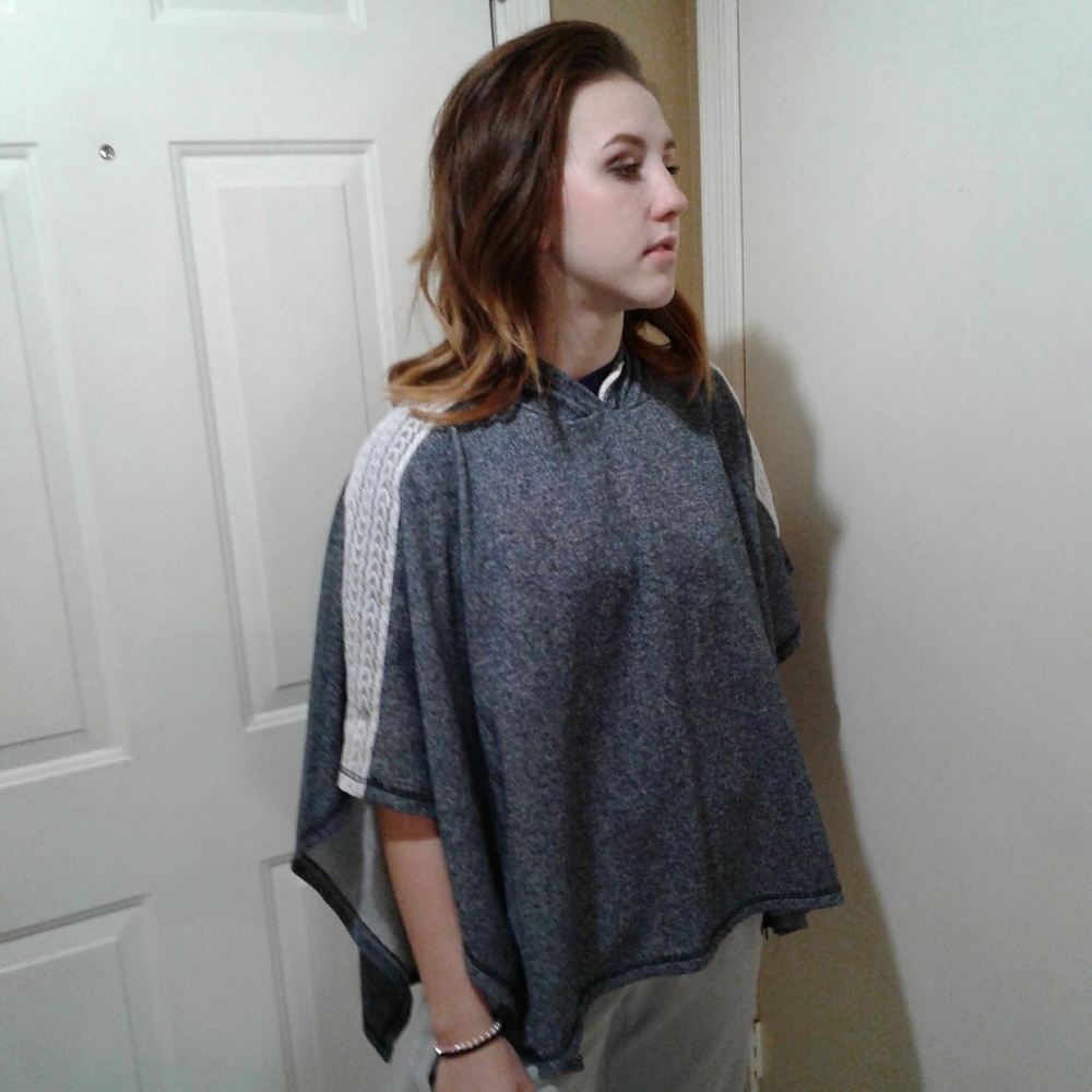 🌺 NWOT RAG Hooded Poncho Cover-Up